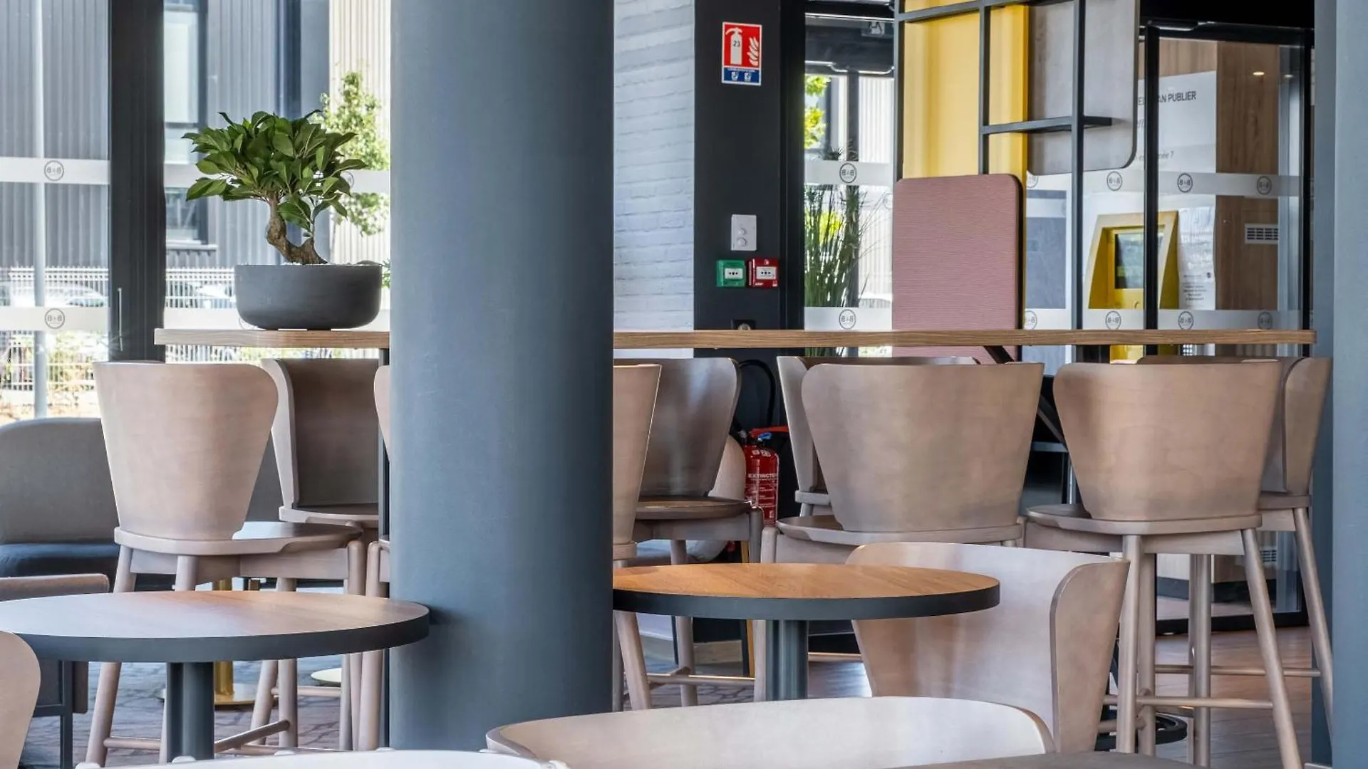 ***  B&B HOTEL Evian Publier Frankreich